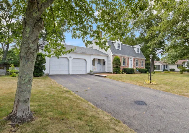 Photo 3 of Sale Pending at 99 Presidential Cir, Hampton, NH 03842 | MLS# 5107823 | Listing updated on 2026-09-08