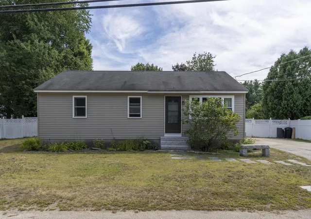 Photo 1 of Single family home for sale at 9 Winsor Ave, Concord, NH 03303 | MLS# 5107846 | Listing updated on 2026-09-09