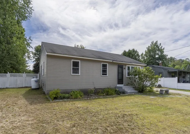 Photo 3 of Single family home for sale at 9 Winsor Ave, Concord, NH 03303 | MLS# 5107846 | Listing updated on 2026-09-09