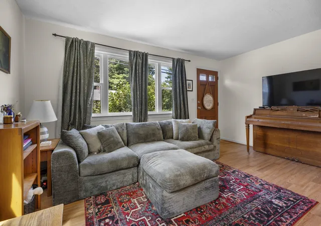 Photo 4 of Single family home for sale at 9 Winsor Ave, Concord, NH 03303 | MLS# 5107846 | Listing updated on 2026-09-09