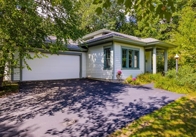 Photo 1 of Single family home for sale at 5 Bacchus Cir, Hanover, NH 03755 | MLS# 5107862 | Listing updated on 2026-10-02