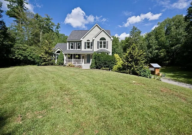 Photo 1 of Single family home for sale at 4 Hudson Dr, Kensington, NH 03833 | MLS# 5107875 | Listing updated on 2026-09-14