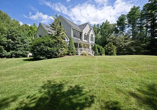 Photo 2 of Single family home for sale at 4 Hudson Dr, Kensington, NH 03833 | MLS# 5107875 | Listing updated on 2026-09-14