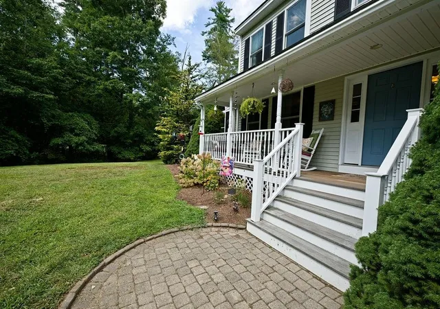Photo 3 of Single family home for sale at 4 Hudson Dr, Kensington, NH 03833 | MLS# 5107875 | Listing updated on 2026-09-14