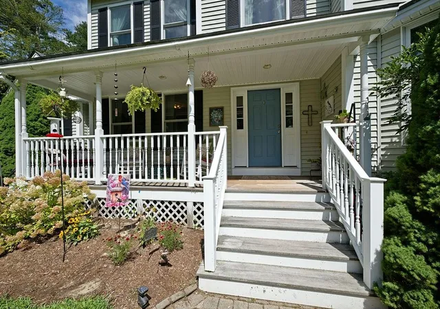 Photo 4 of Single family home for sale at 4 Hudson Dr, Kensington, NH 03833 | MLS# 5107875 | Listing updated on 2026-09-14