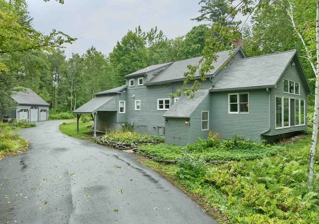 Photo 2 of Single family home for sale at 26 Otterville Rd, New London, NH 03257 | MLS# 5107885 | Listing updated on 2026-09-02