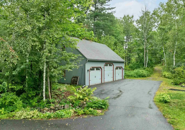 Photo 3 of Single family home for sale at 26 Otterville Rd, New London, NH 03257 | MLS# 5107885 | Listing updated on 2026-09-02