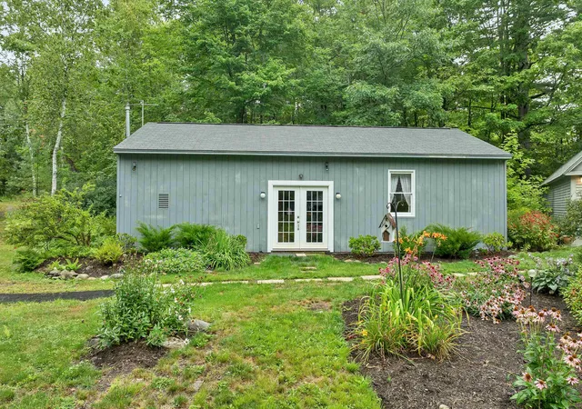 Photo 3 of Single family home for sale at 26 Otterville Rd, New London, NH 03257 | MLS# 5107885 | Listing updated on 2026-09-02