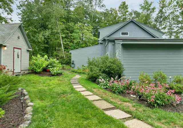 Photo 4 of Single family home for sale at 26 Otterville Rd, New London, NH 03257 | MLS# 5107885 | Listing updated on 2026-09-02