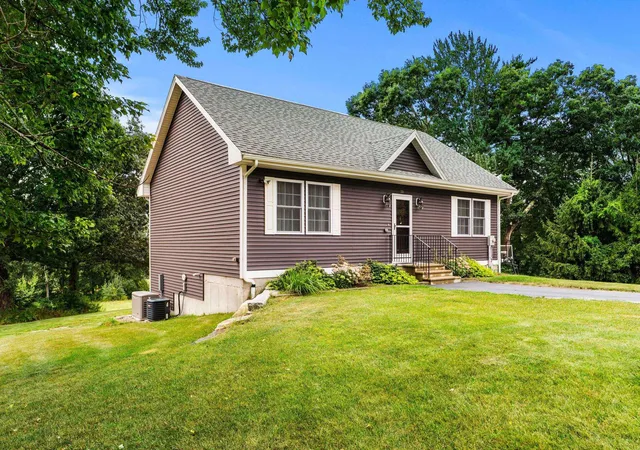 Photo 3 of Single family home for sale at 20 Pasture Rd, Auburn, NH 03032 | MLS# 5107891 | Listing updated on 2026-09-14