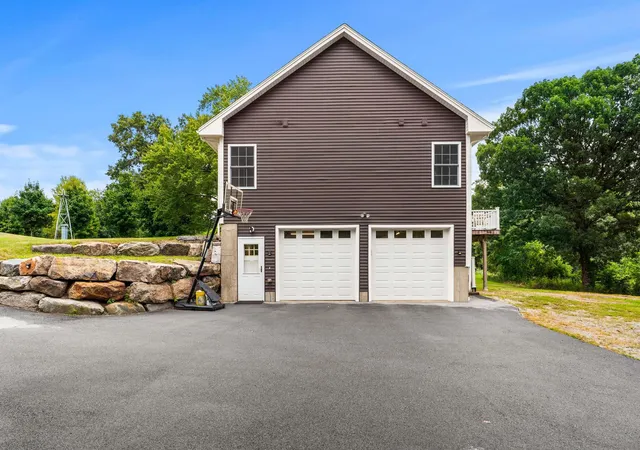 Photo 3 of Single family home for sale at 20 Pasture Rd, Auburn, NH 03032 | MLS# 5107891 | Listing updated on 2026-09-14