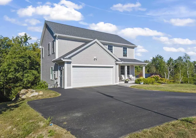 Photo 3 of Single family home for sale at 40 Thatcher Way, Barrington, NH 03825 | MLS# 5107893 | Listing updated on 2026-09-05