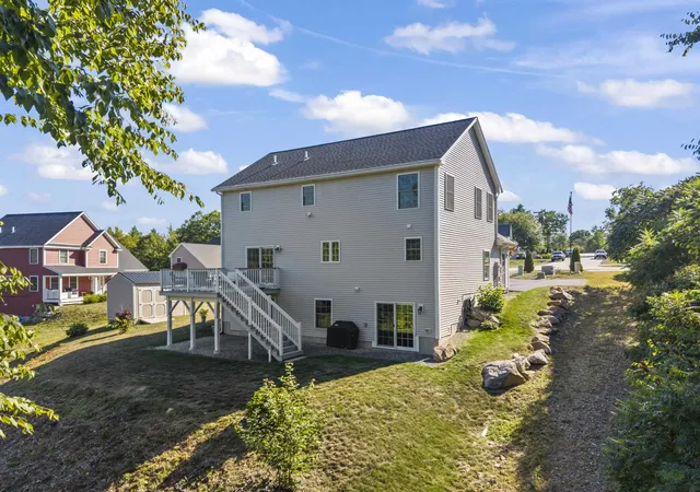 Photo 4 of Single family home for sale at 40 Thatcher Way, Barrington, NH 03825 | MLS# 5107893 | Listing updated on 2026-09-05