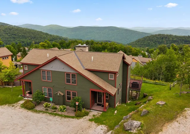 Photo 3 of Townhouse for sale at 31 Tacoma Way #35B, Killington, VT 05751 | MLS# 5107897 | Listing updated on 2026-09-11
