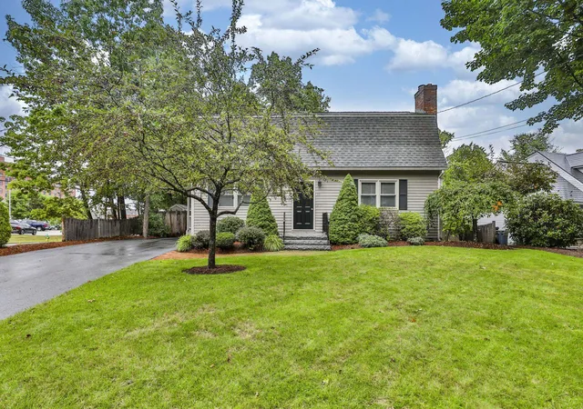Photo 1 of Single family home for sale at 35 Smyth Ln, Manchester, NH 03104 | MLS# 5107901 | Listing updated on 2026-09-09