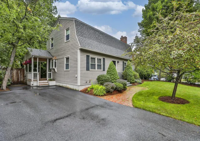 Photo 3 of Single family home for sale at 35 Smyth Ln, Manchester, NH 03104 | MLS# 5107901 | Listing updated on 2026-09-09