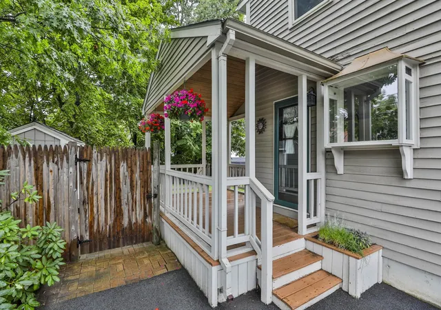 Photo 4 of Single family home for sale at 35 Smyth Ln, Manchester, NH 03104 | MLS# 5107901 | Listing updated on 2026-09-09