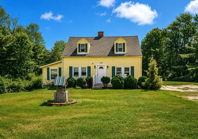 Photo 2 of Single family home for sale at 293 Laconia Rd, Tilton, NH 03237 | MLS# 5107903 | Listing updated on 2026-09-04