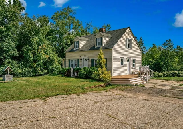 Photo 3 of Single family home for sale at 293 Laconia Rd, Tilton, NH 03237 | MLS# 5107903 | Listing updated on 2026-09-04