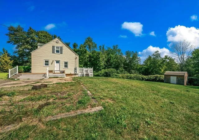Photo 4 of Single family home for sale at 293 Laconia Rd, Tilton, NH 03237 | MLS# 5107903 | Listing updated on 2026-09-04