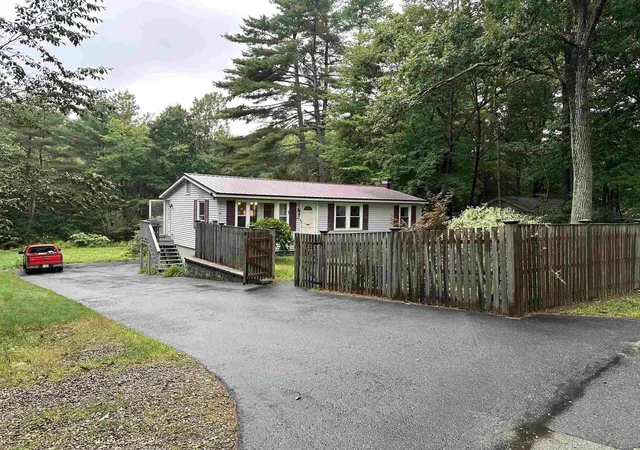 Photo 4 of Single family home for sale at 10 Contoocook Ave, Jaffrey, NH 03452 | MLS# 5107906 | Listing updated on 2026-09-09