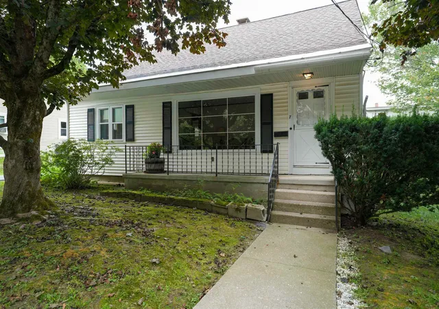 Photo 1 of Single family home for sale at 7 Hyde St, Bellows Falls, VT 05101 | MLS# 5107938 | Listing updated on 2026-09-02