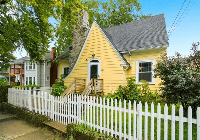 Photo 3 of Sale Pending at 783 Hanover St, Manchester, NH 03104 | MLS# 5107958 | Listing updated on 2026-09-10