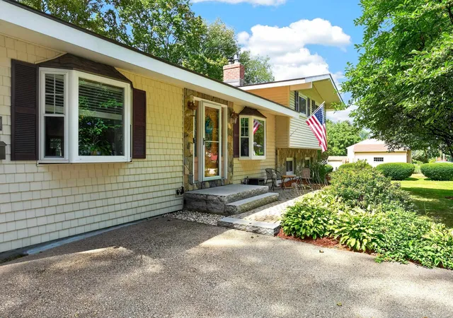Photo 2 of Sale Pending at 95 Crawford St, Manchester, NH 03109 | MLS# 5107960 | Listing updated on 2026-09-09