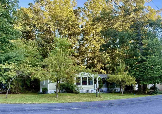 Photo 2 of Single family home for sale at 7 Colcord Pond Rd, Exeter, NH 03833 | MLS# 5107973 | Listing updated on 2026-09-12