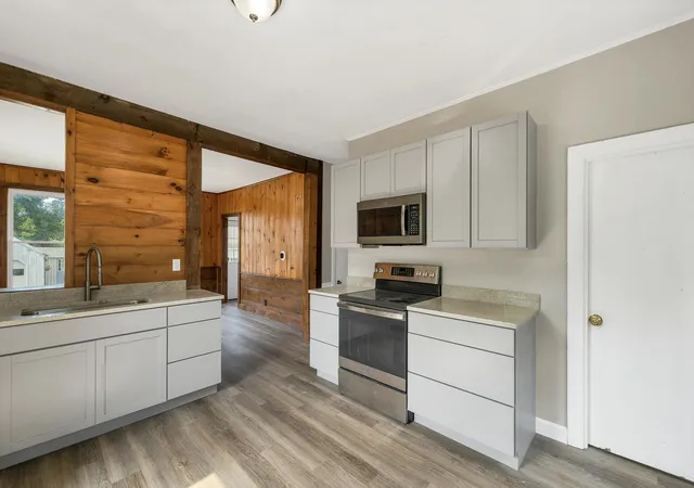 Photo 3 of House for sale at 9 Franklin St, Rollinsford, NH 03869 | MLS# 5107976 | Listing updated on 2026-09-06