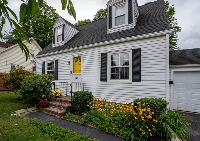 Photo 2 of Sale Pending at 3 Birchwood Pl, Dover, NH 03820 | MLS# 5107986 | Listing updated on 2026-09-13