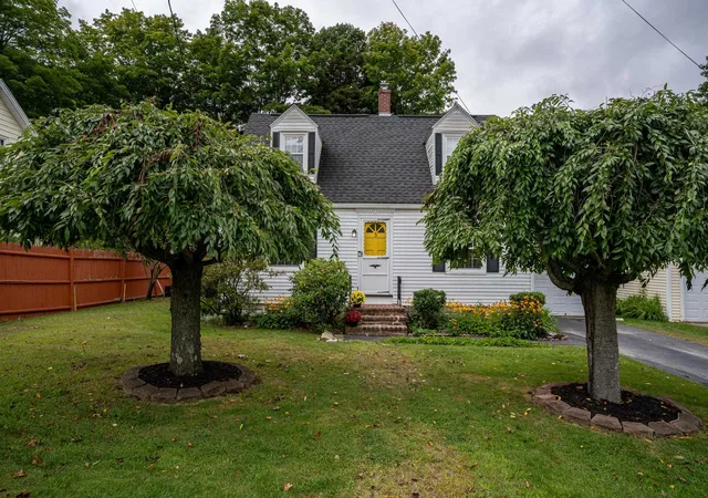 Photo 3 of Sale Pending at 3 Birchwood Pl, Dover, NH 03820 | MLS# 5107986 | Listing updated on 2026-09-13