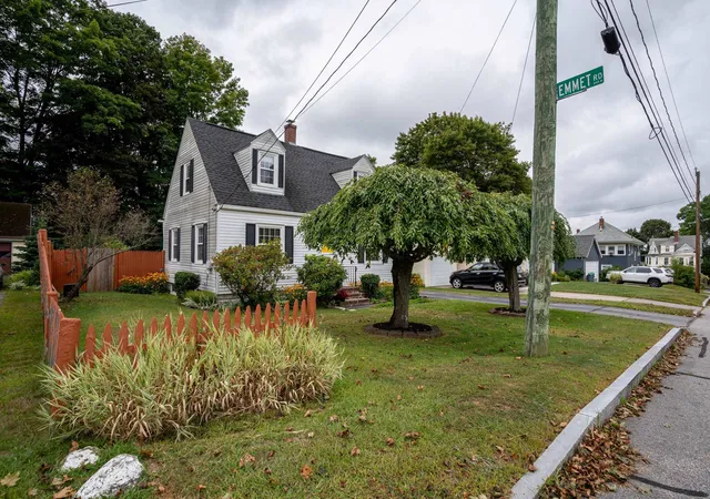 Photo 3 of Sale Pending at 3 Birchwood Pl, Dover, NH 03820 | MLS# 5107986 | Listing updated on 2026-09-13