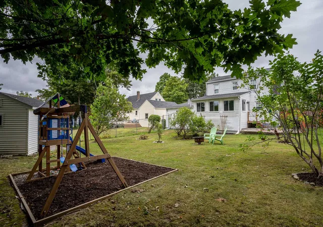 Photo 4 of Sale Pending at 3 Birchwood Pl, Dover, NH 03820 | MLS# 5107986 | Listing updated on 2026-09-13