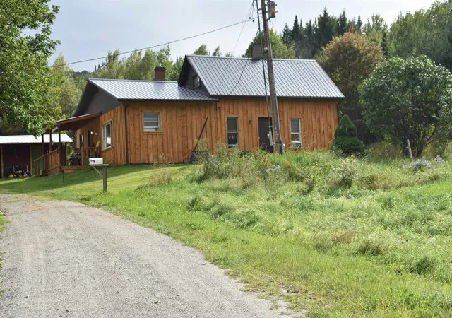 Photo 4 of Single family home for sale at 2689 Vermont Route 58 W, Irasburg, VT 05845 | MLS# 5107994 | Listing updated on 2026-09-09