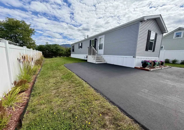 Photo 20 of Manufactured home for sale at 21 Union St, Gorham, NH 03581 | MLS# 5107999 | Listing updated on 2026-09-04