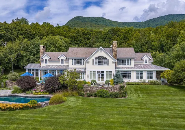 Photo 2 of Single family home for sale at 325 Twin Willows Ln, Dorset, VT 05251 | MLS# 5108010 | Listing updated on 2026-09-14