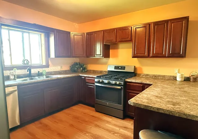 Photo 3 of Single family home for sale at 71 Summer St, Hardwick, VT 05843 | MLS# 5108031 | Listing updated on 2026-09-04