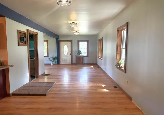 Photo 4 of Single family home for sale at 71 Summer St, Hardwick, VT 05843 | MLS# 5108031 | Listing updated on 2026-09-04