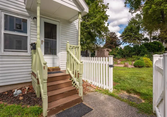 Photo 4 of Single family home for sale at 33 Charlotte Ave, Nashua, NH 03064 | MLS# 5108040 | Listing updated on 2026-09-09