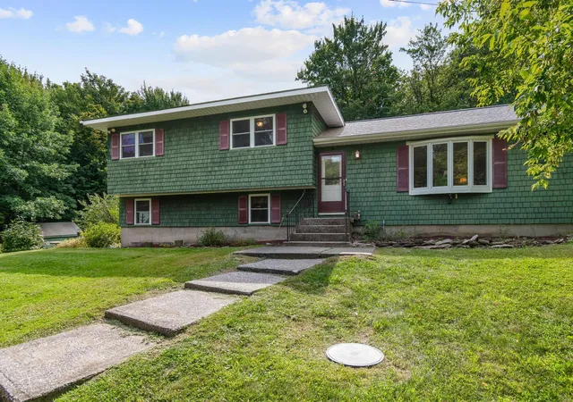 Photo 1 of Single family home for sale at 1402 French Hl Rd, Saint Albans, VT 05478 | MLS# 5108043 | Listing updated on 2026-09-03