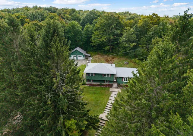 Photo 2 of Single family home for sale at 1402 French Hl Rd, Saint Albans, VT 05478 | MLS# 5108043 | Listing updated on 2026-09-03