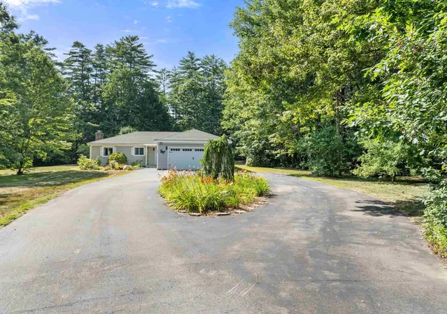 Photo 3 of Single family home for sale at 10 Town House Rd, New Hampton, NH 03256 | MLS# 5108076 | Listing updated on 2026-09-16