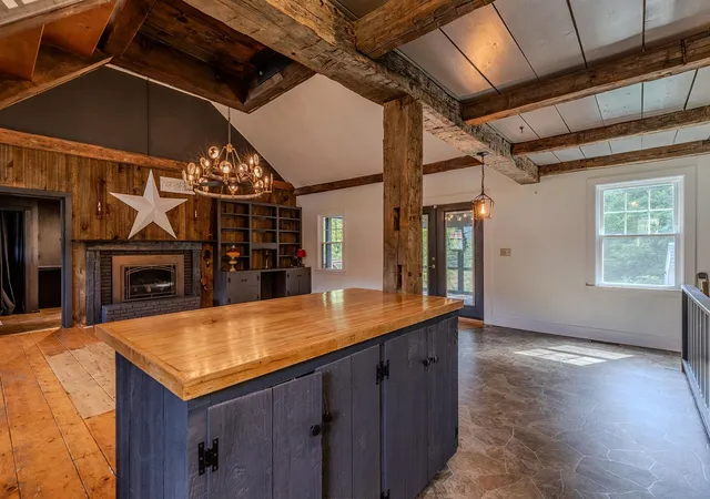 Single family home for sale at 7330 Main St, Manchester Center, VT 05255 | MLS# 5108077