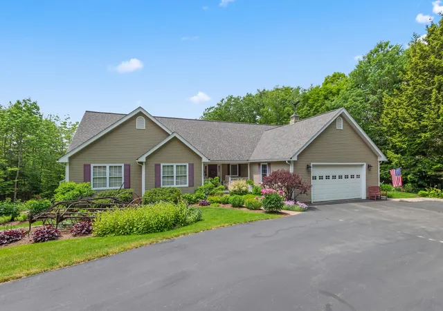 Photo 1 of Single family home for sale at 84 Cameron Dr, Jackson, NH 03846 | MLS# 5108080 | Listing updated on 2026-09-06