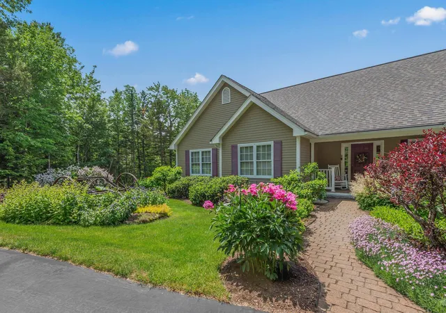 Photo 2 of Single family home for sale at 84 Cameron Dr, Jackson, NH 03846 | MLS# 5108080 | Listing updated on 2026-09-06