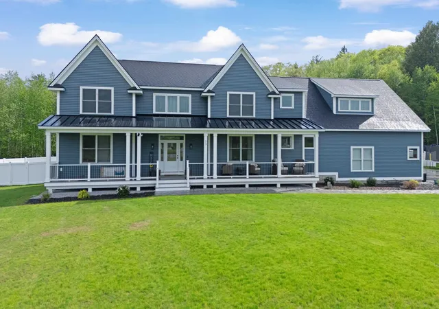 Photo 3 of Single family home for sale at 13 Stone Crk Dr, Exeter, NH 03833 | MLS# 5108100 | Listing updated on 2026-09-15