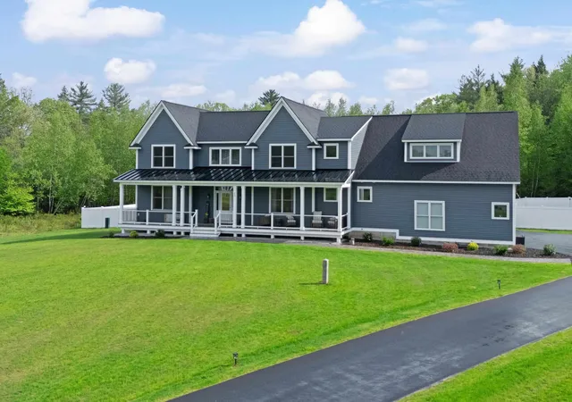 Photo 3 of Single family home for sale at 13 Stone Crk Dr, Exeter, NH 03833 | MLS# 5108100 | Listing updated on 2026-09-15