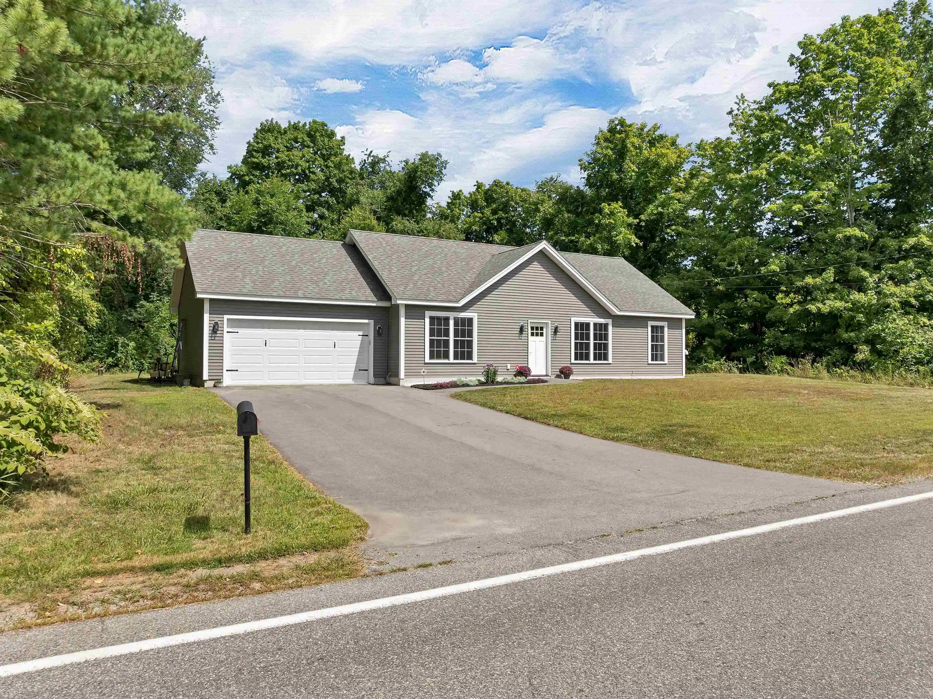 Photo 1 of Single family home for sale at 562 Pickering Rd, Rochester, NH 03867 | MLS# 5108103 | Listing updated on 2026-10-29