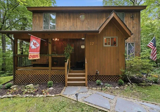 Photo 3 of Single family home for sale at 17 Forest Ridge Rd, East Middlebury, VT 05740 | MLS# 5108105 | Listing updated on 2026-09-08